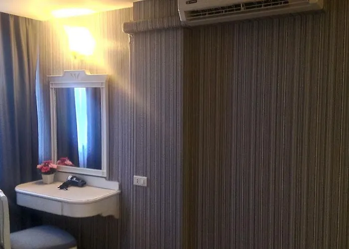 Chaleena Princess Hotel